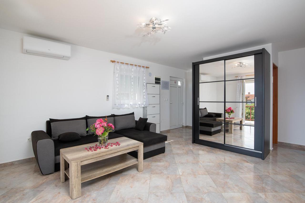 Apartmani Dujmovic 메덜린 외부 사진
